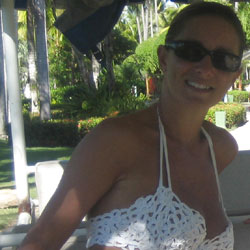 Christelle, French Wife, 44 yo - Close-ups, Wife/wives