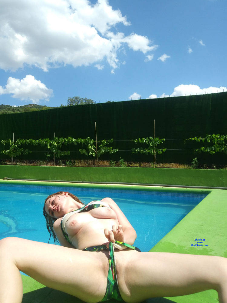 Pic #1 Hot Hot Hot Summer - Nude Girls, Outdoors, Amateur, Shaved