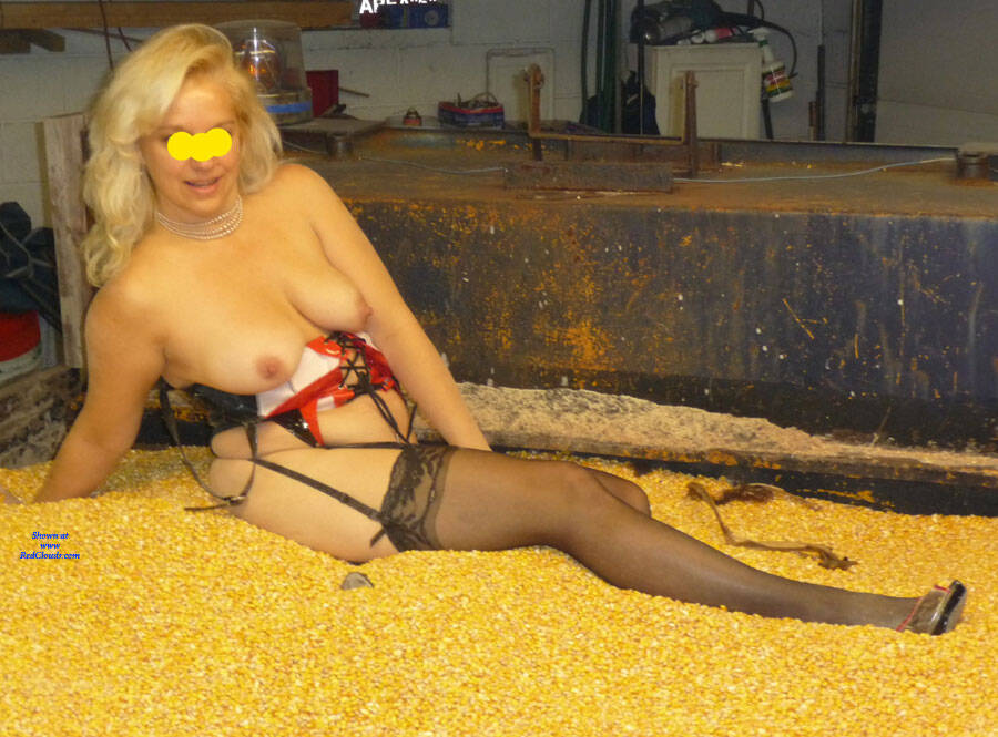 Pic #1Corn - Nude Amateurs, Big Tits, Blonde, Lingerie, Shaved, Amateur, Stockings Pics