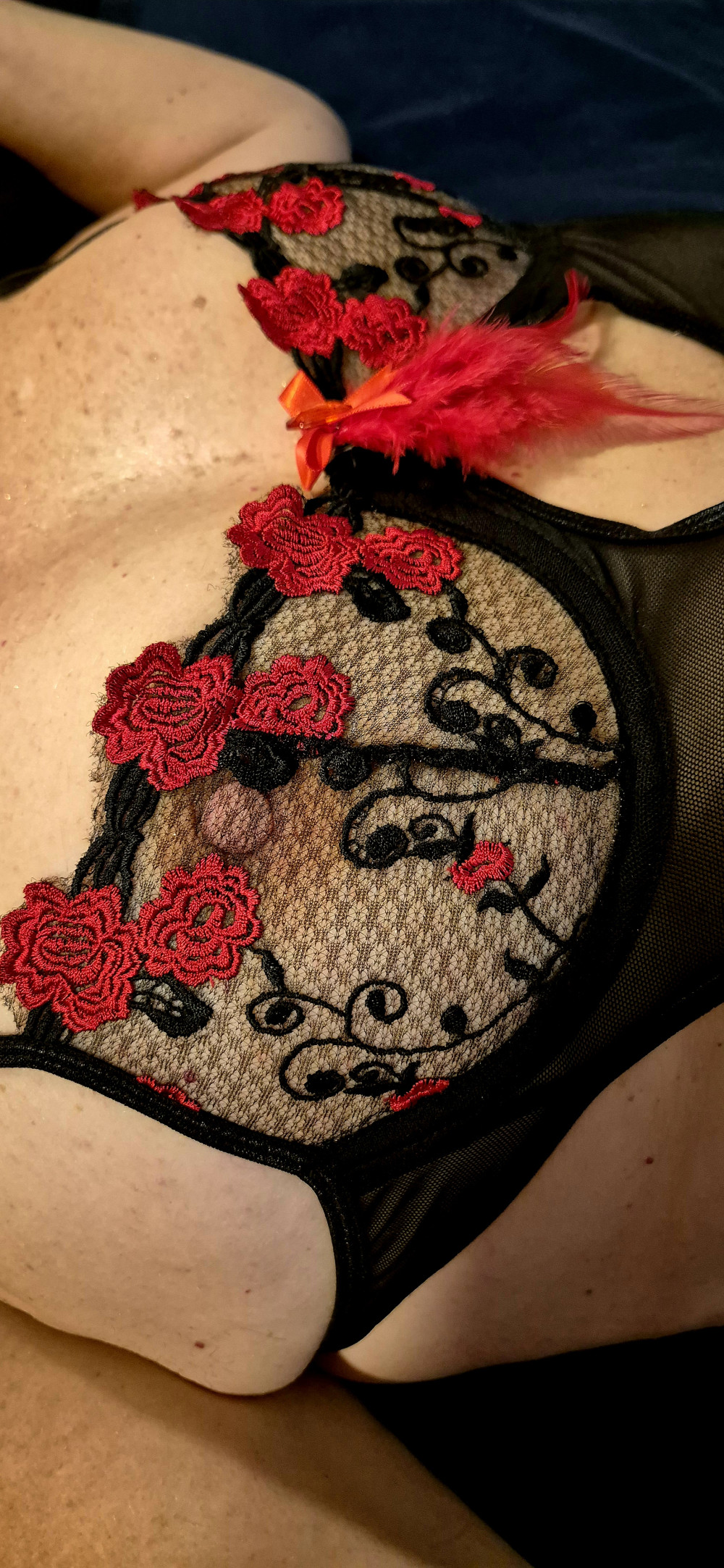 Pic #1Mature wife loves to play